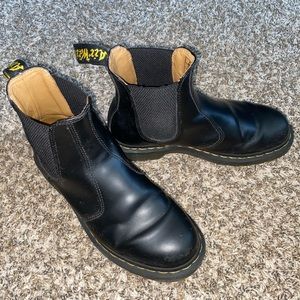 Dr. Martens YELLOW STITCH LEATHER CHELSEA BOOTS